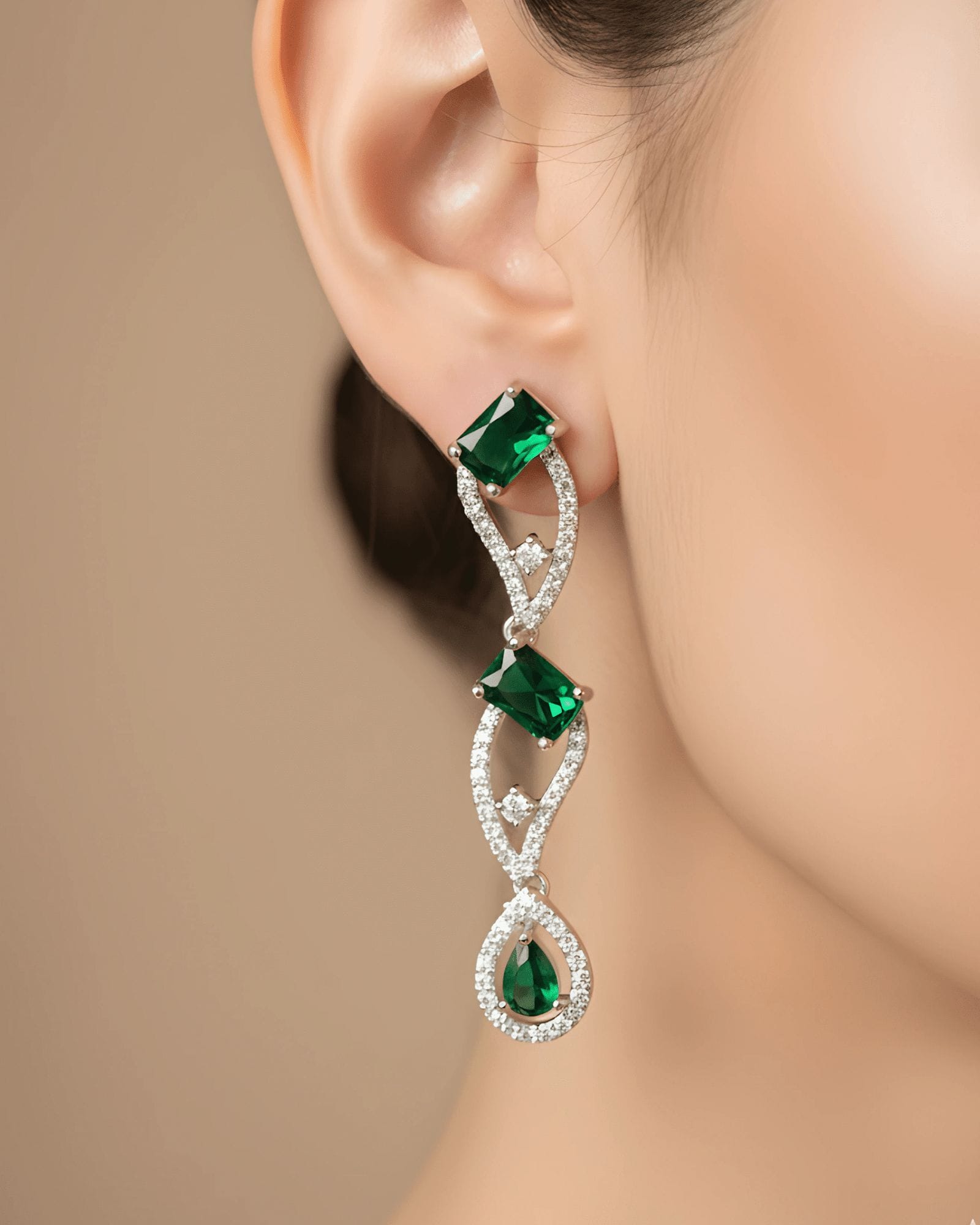 Emerald Grace Necklace - Image 4